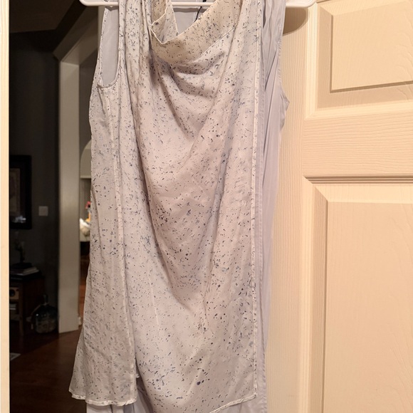 Chic Mini Dress with Subtle Patterns - Picture 2 of 6